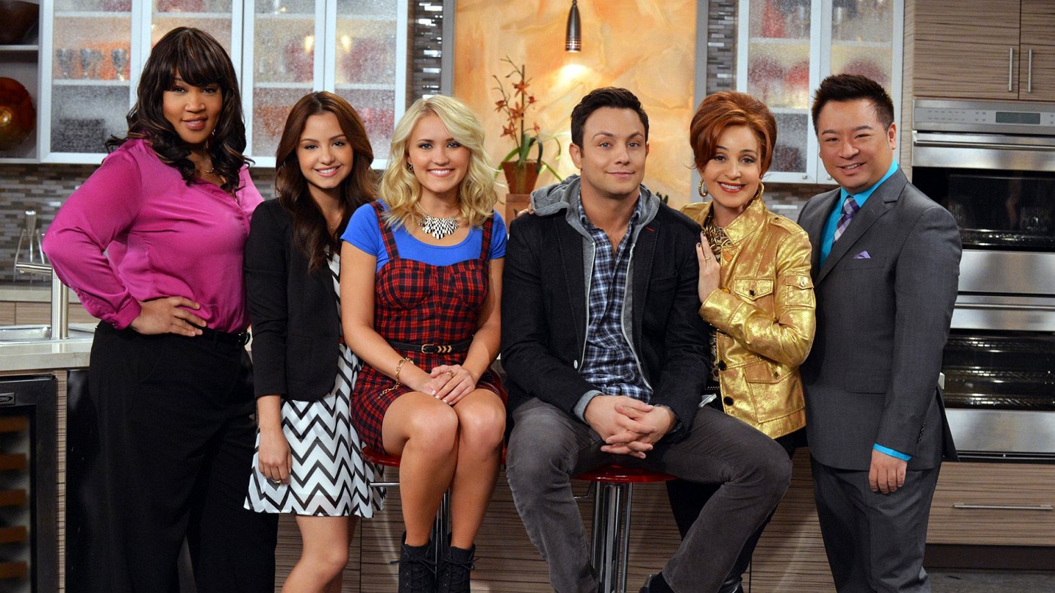 cast of Young & Hungry season 3